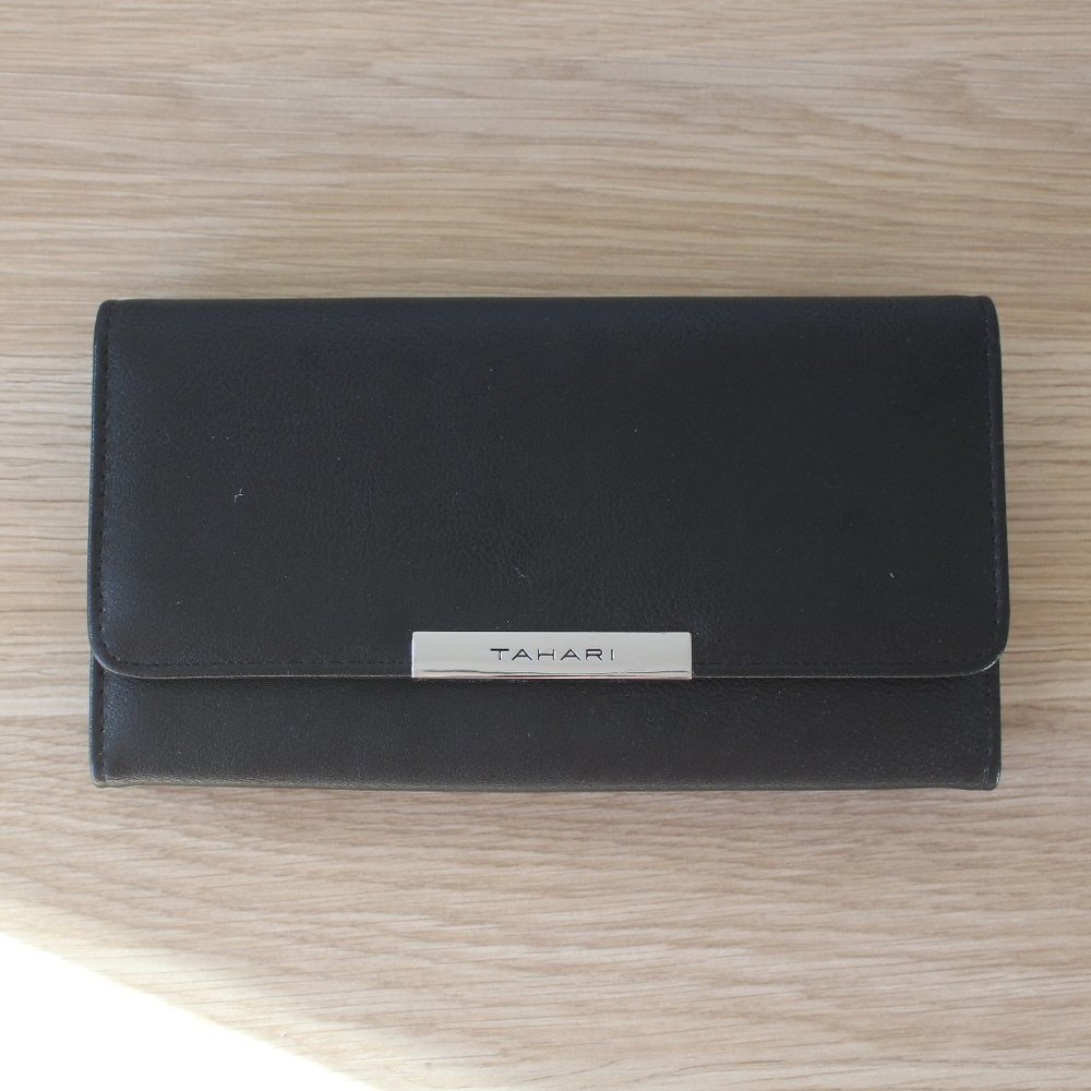 Tahari Wallet